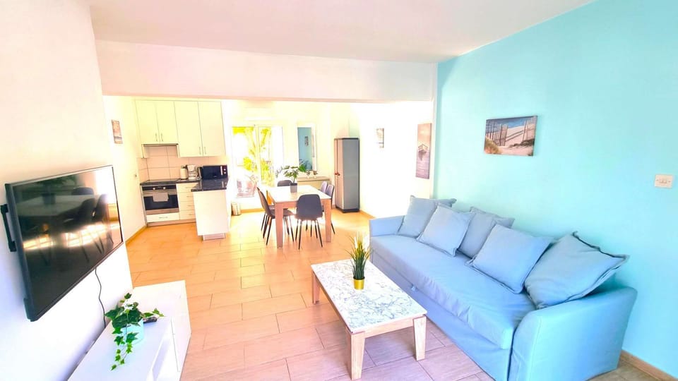 Living area + dining area