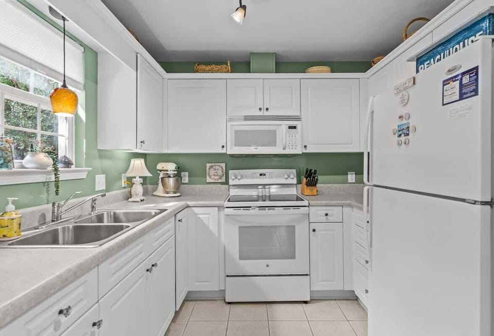 Fresh and Bright Kitchen