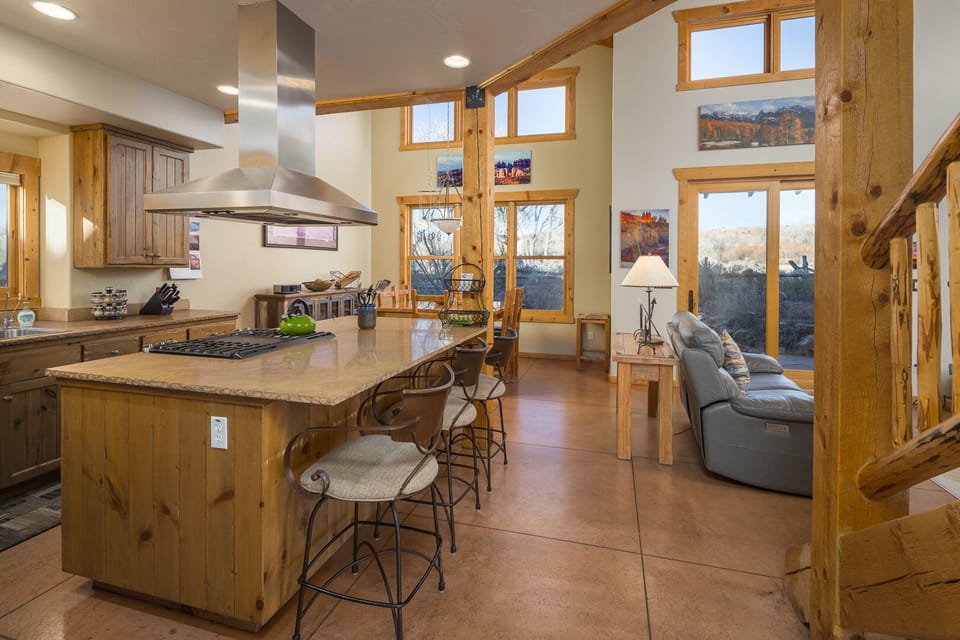 Fully equipped kitchen with open concept