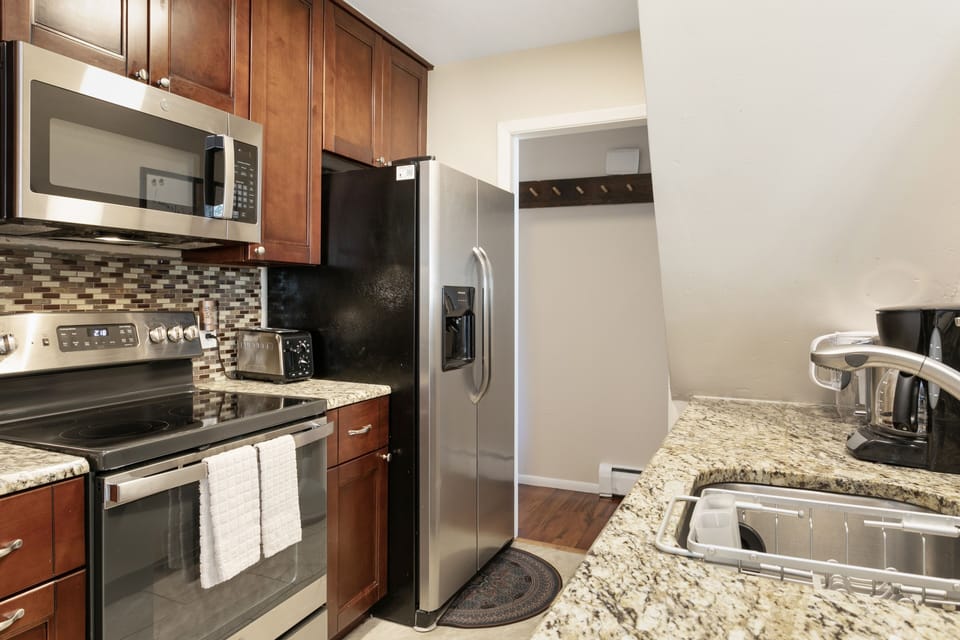 Condo, 3 Bedrooms | Private kitchen | Coffee/tea maker, fridge, oven, toaster