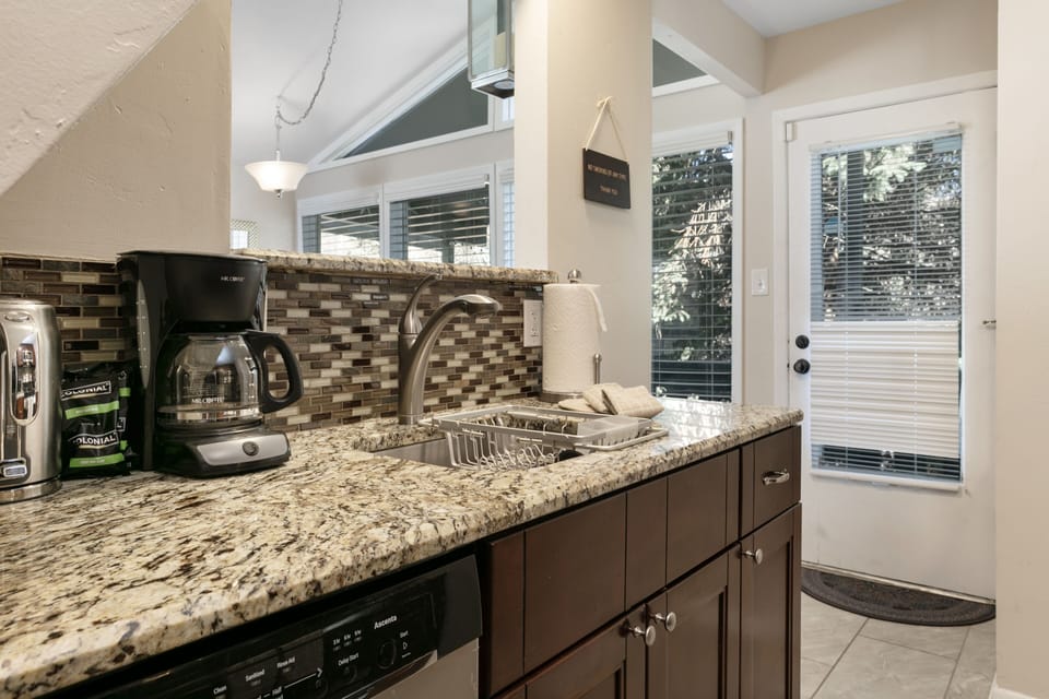 Condo, 3 Bedrooms | Private kitchen | Coffee/tea maker, fridge, oven, toaster