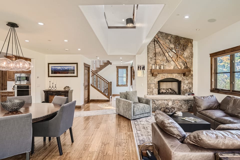 House, 4 Bedrooms | Living area | Smart TV