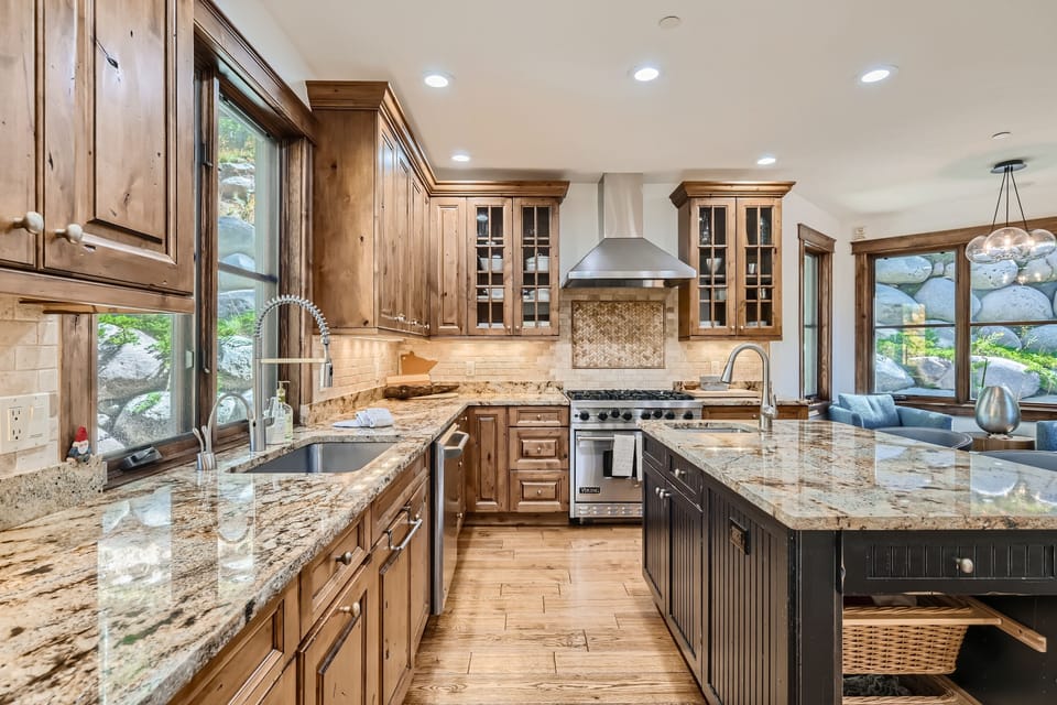 House, 4 Bedrooms | Private kitchen | Coffee/tea maker, fridge, oven, electric kettle