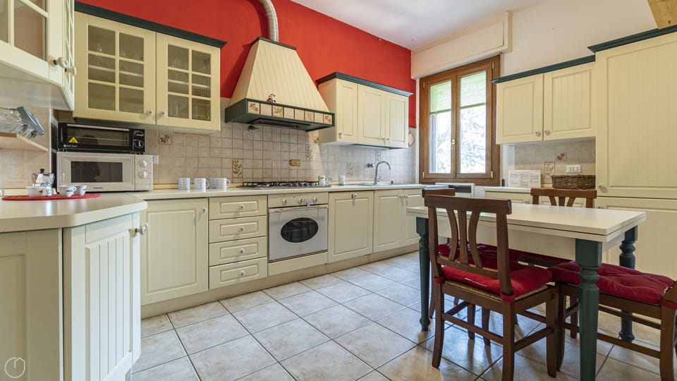 Apartment (2 Bedrooms) | Private kitchen | Full-size fridge, microwave, oven, stovetop