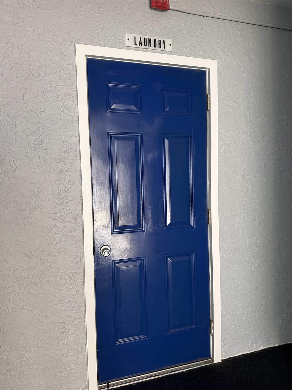 Find a convenient laundry room (coin) in building
