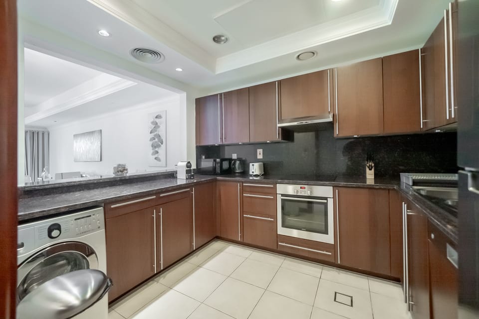 Standard Apartment | Private kitchen | Full-size fridge, microwave, oven, stovetop