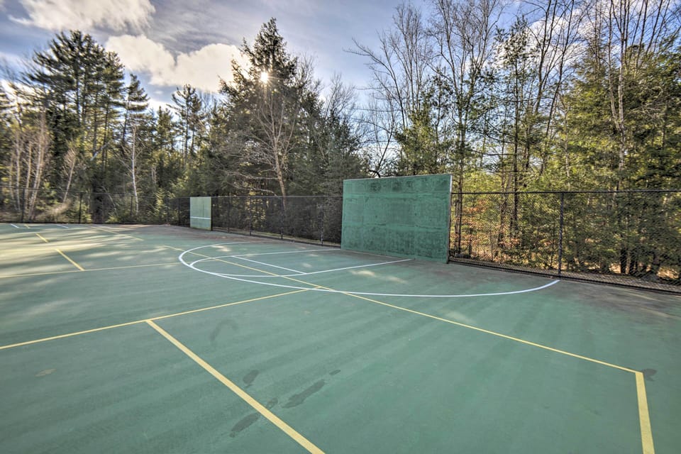 Walk to Water: Lake Winnipesaukee Home w/ Hot Tub Cottage in Moultonborough