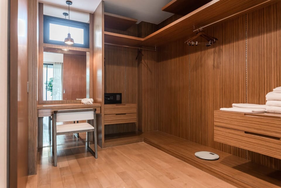 Luxury Villa | 4 bedrooms, premium bedding, desk, laptop workspace