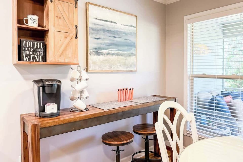 Coffee, Wine & Breakfast Bar