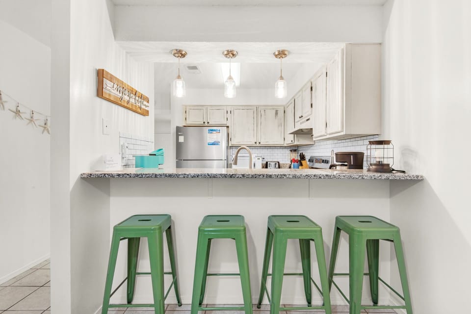 Eat-in bar seating
