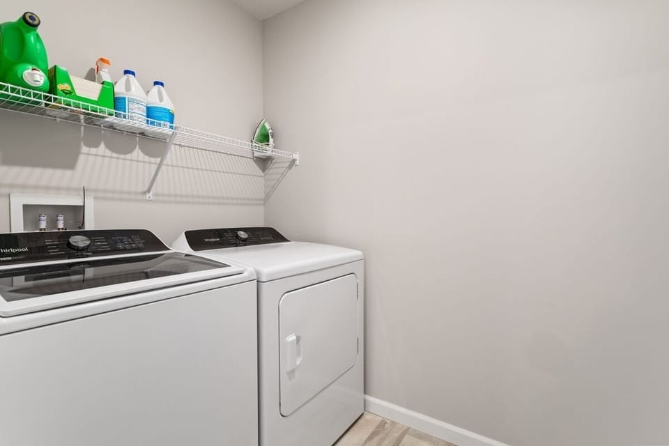 Washer and dryer on 2 level