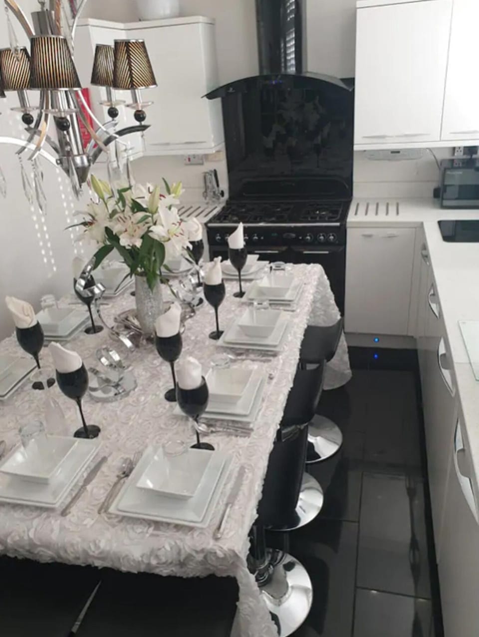 Apartment | Private kitchen | Fridge, microwave, oven, stovetop