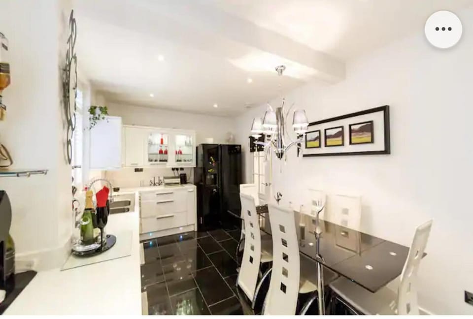 Apartment | Dining