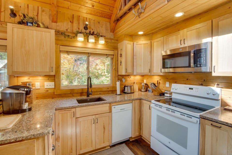 Kitchen | Cooking Basics | Coffee Maker | Paper Towels/Trash Bags Provided