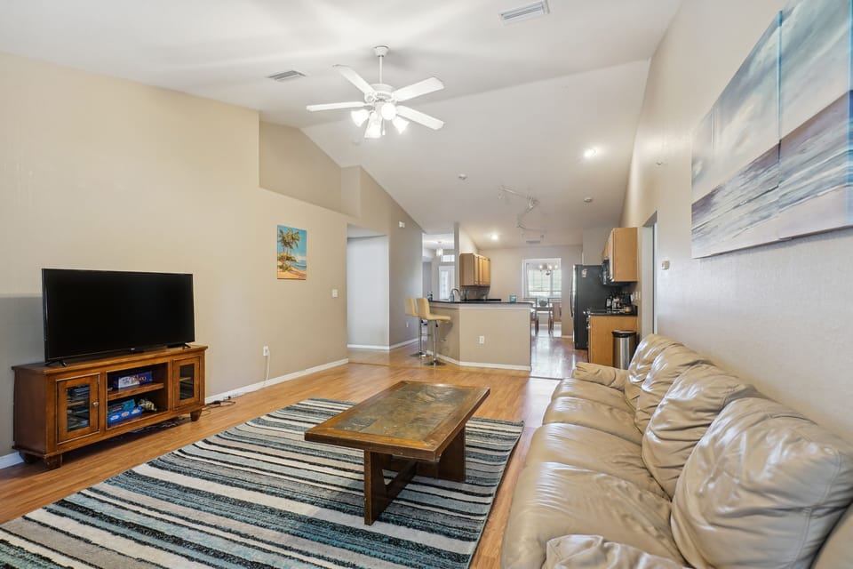 Living Room | Free WiFi | Smart TV | Central Heating & A/C
