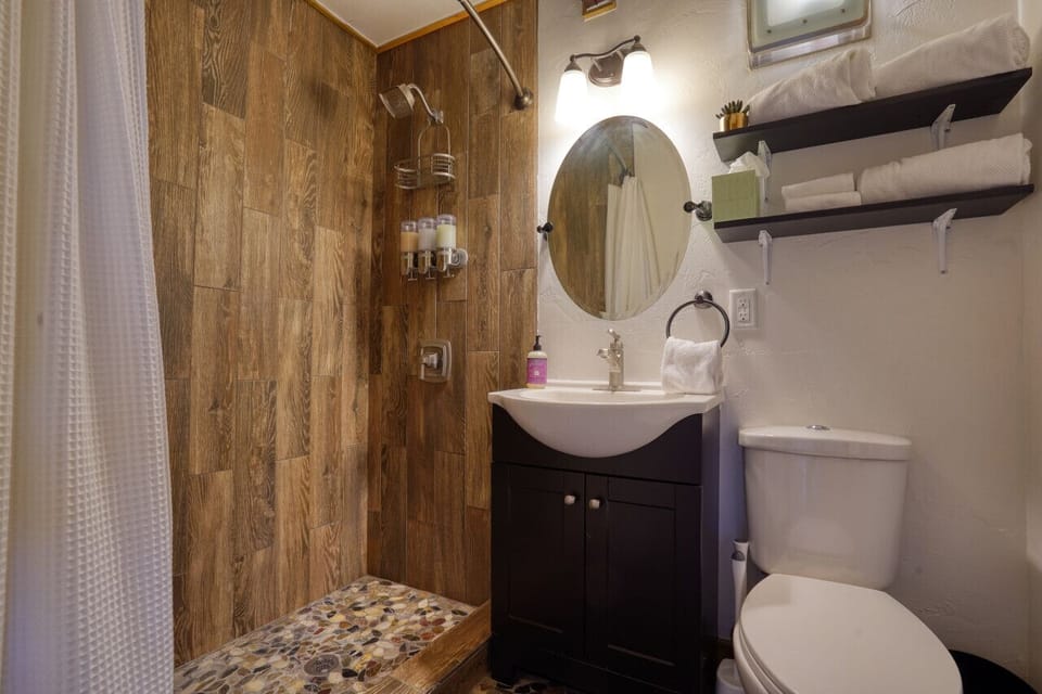 Bathroom w/ shower and basic toiletries.