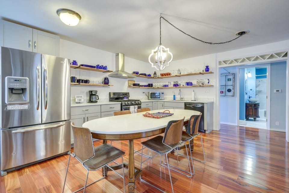 Kitchen | Equipped w/ Cooking Basics