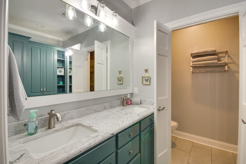 En-Suite Bathroom | Shower | Double Sinks