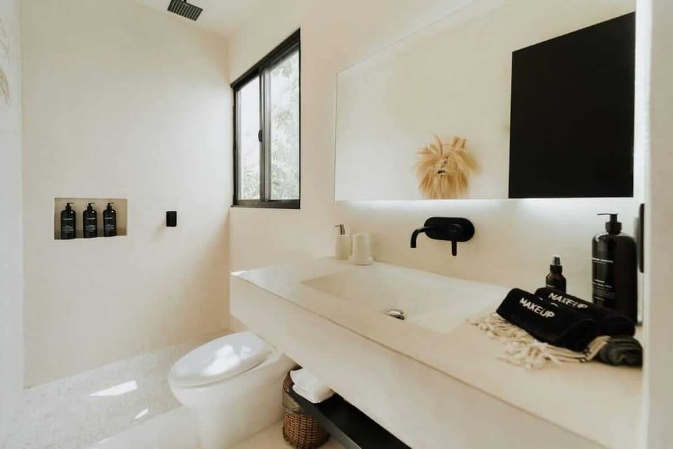 Full Spa bath with rainfall shower
