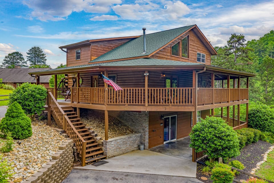 Almost Bearadise, a 4 bedroom cabin rental located in Pigeon Forge