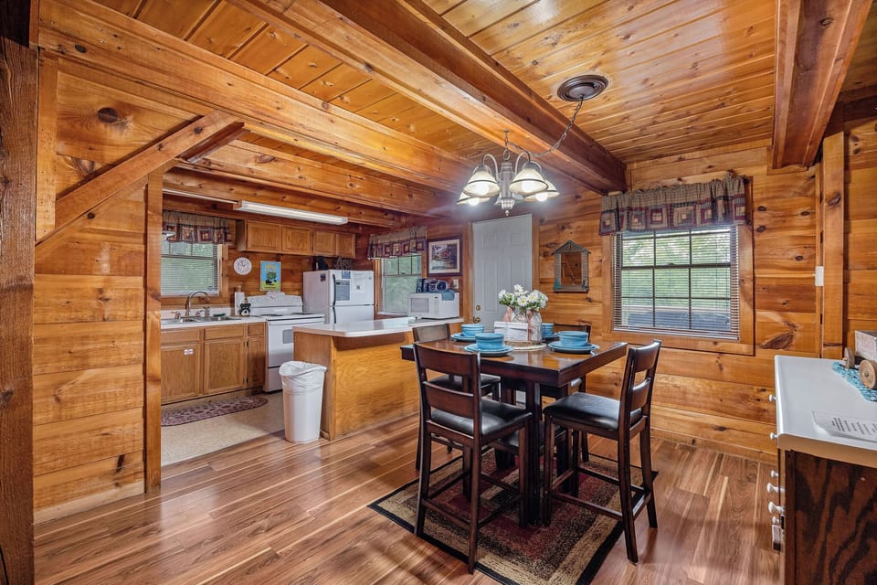 Dining table for four at Beary Good Time, a 1-bedroom cabin rental located in Pigeon Forge