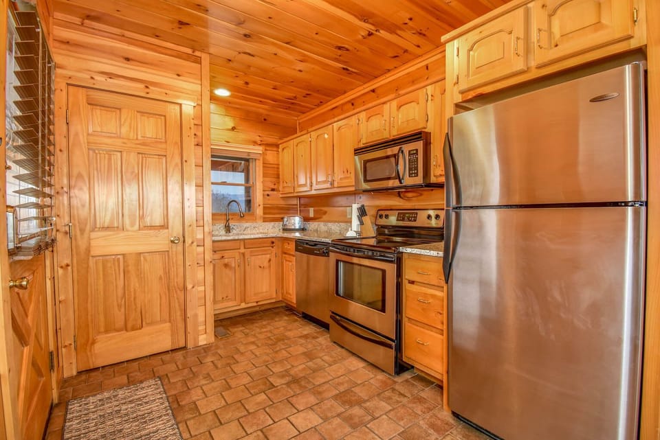 at eagle's sunrise a 2 bedroom cabin rental located in pigeon forge