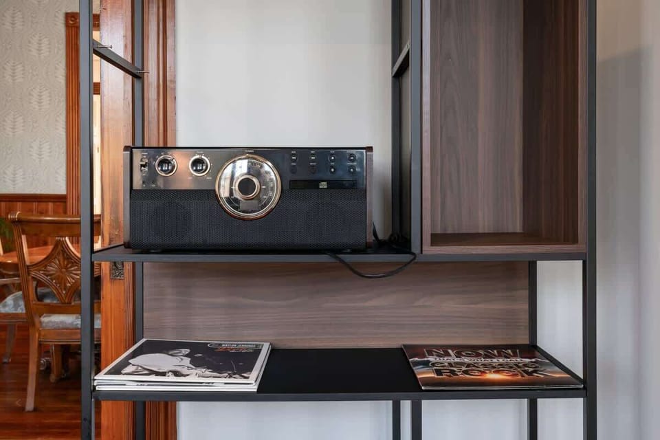 A view of the record player with multiple inputs including radio and Bluetooth. 