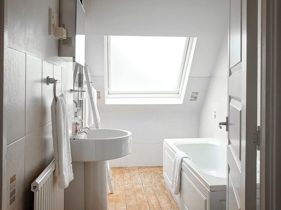 Bathroom | Pine Hill Lodge, Guisborough