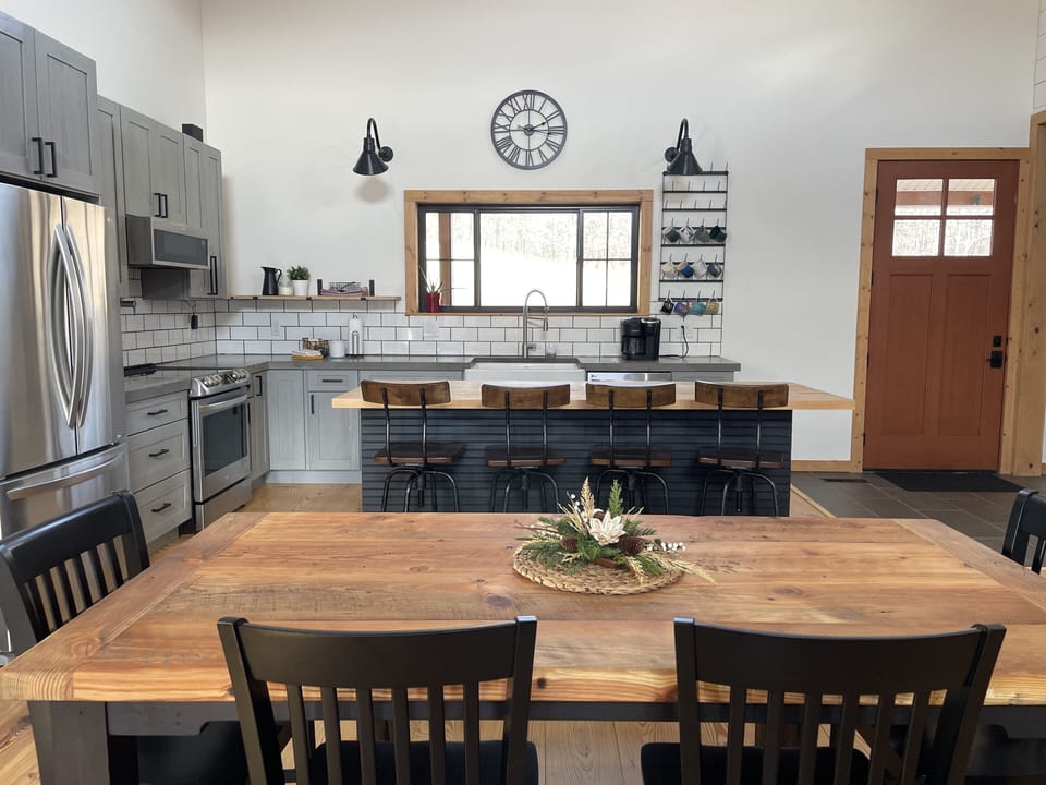 Open kitchen with all the necessities.