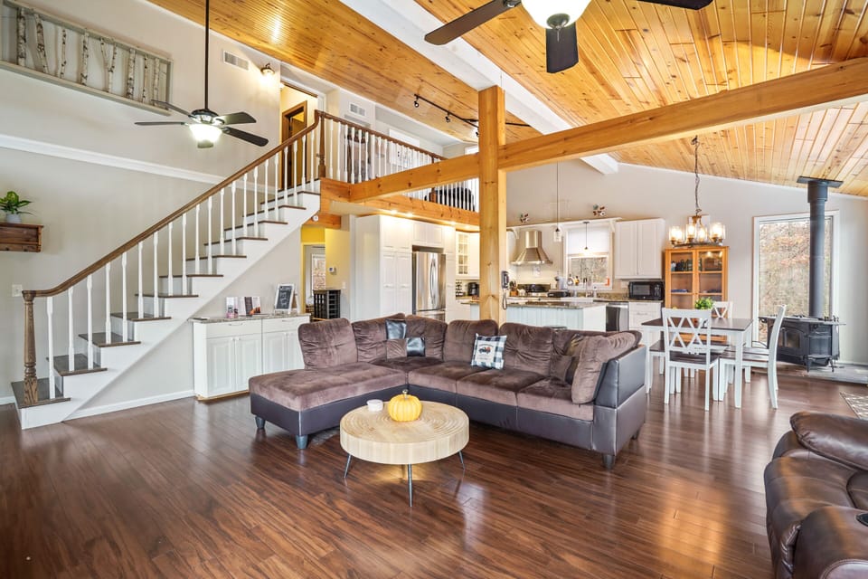 Living Room / Lounge