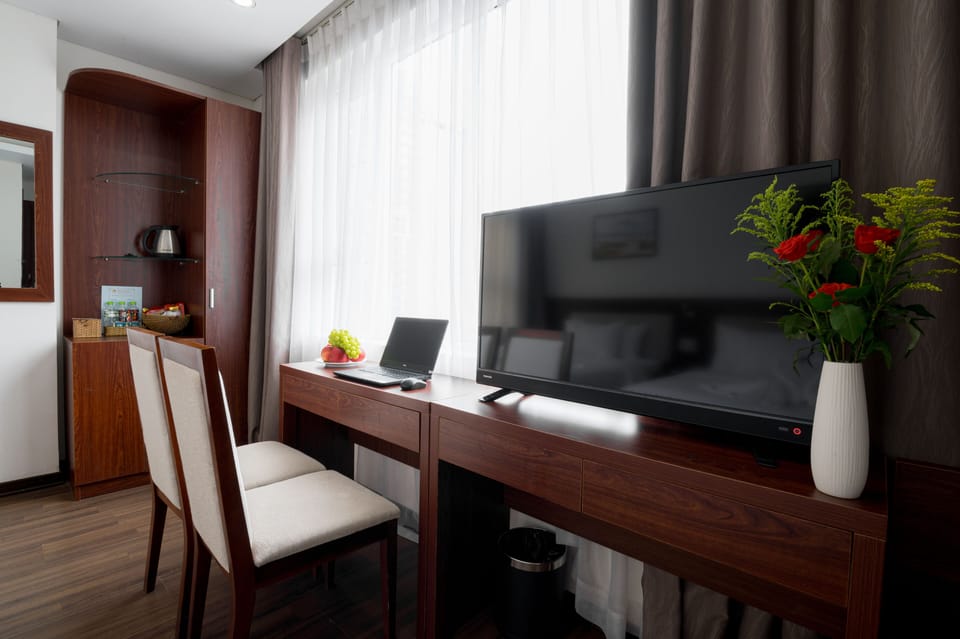 Deluxe Triple Room | Minibar, desk, soundproofing, WiFi (free)