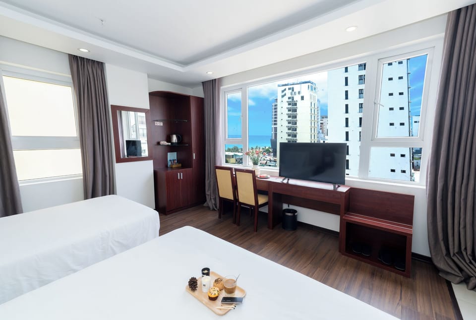 Deluxe Triple Room | Minibar, desk, soundproofing, WiFi (free)
