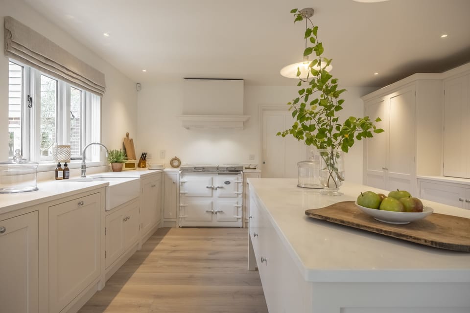 Ground floor: Well-equipped kitchen with Everhot range cooker