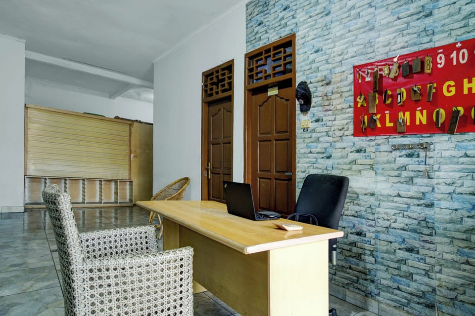 OYO Life 93342 Yasmine Guesthouse Syariah Hotel in Indonesia