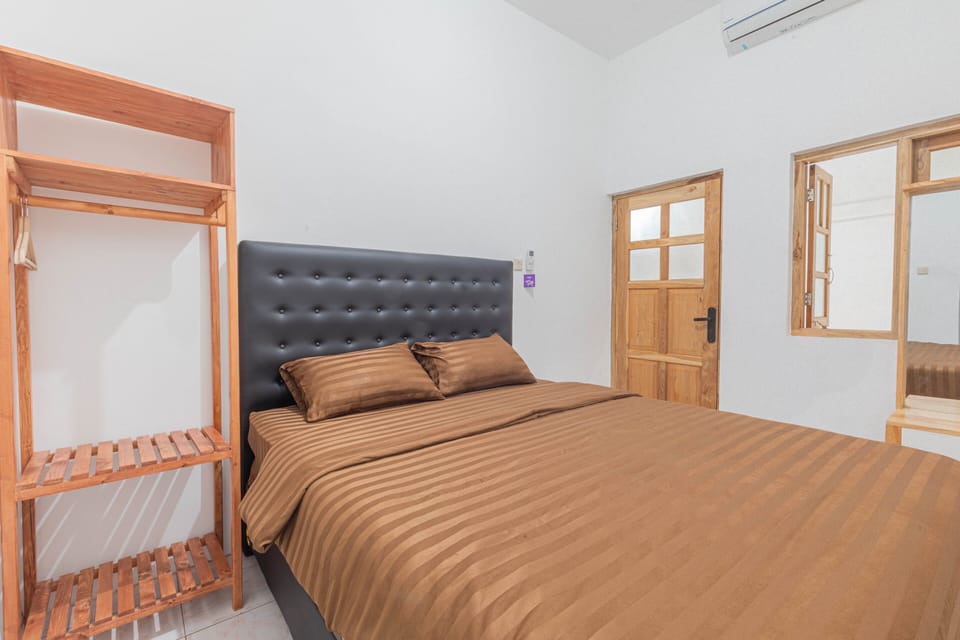 Standard Double Room | Desk, laptop workspace, free WiFi, bed sheets