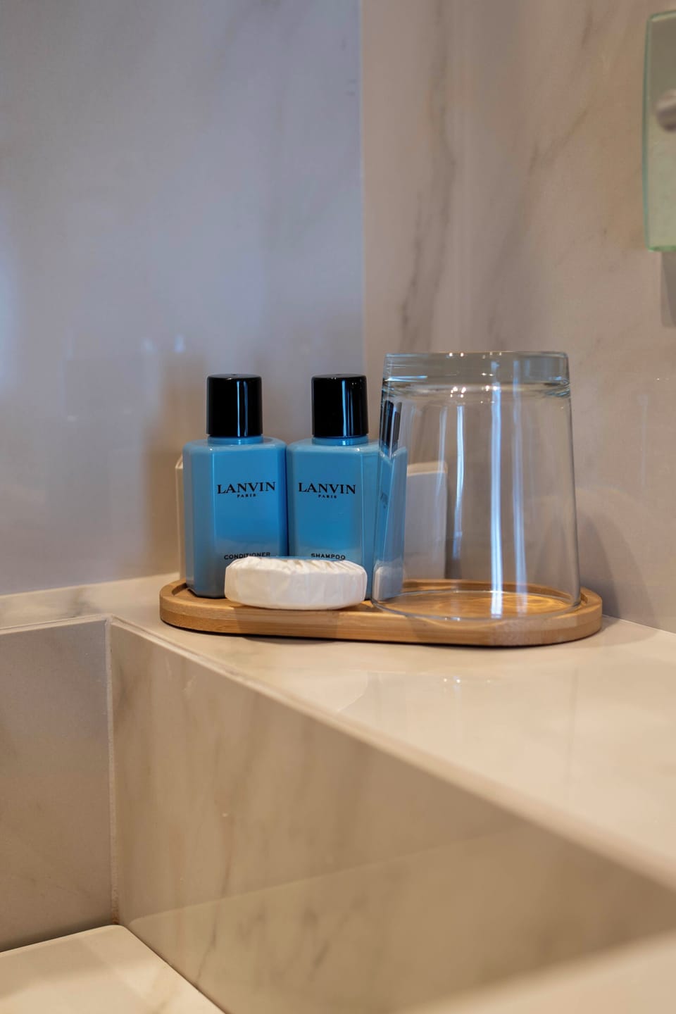 Classic Double Room | Bathroom | Shower, rainfall showerhead, free toiletries, hair dryer