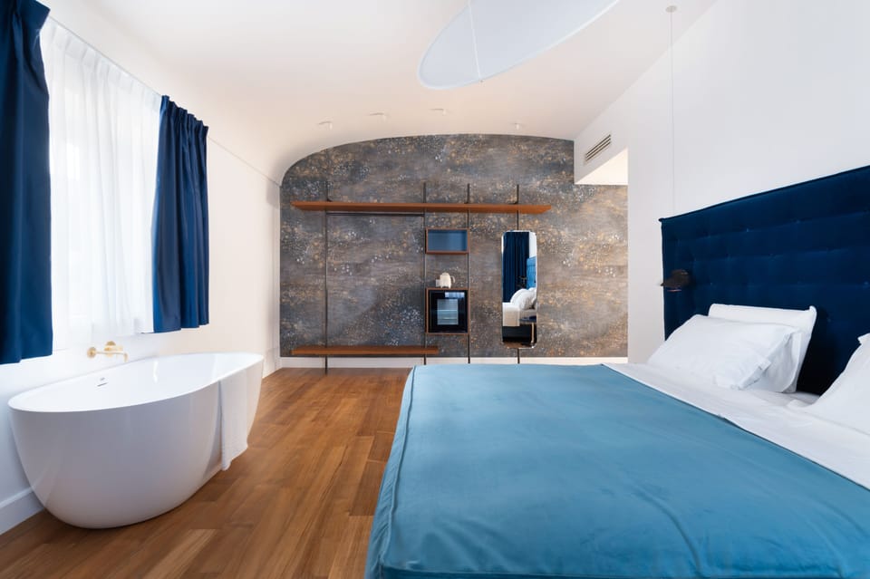Deluxe Double Room, Bathtub | Egyptian cotton sheets, premium bedding, down comforters