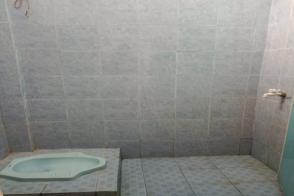 Basic Double Room | Bathroom | Shower, towels, soap