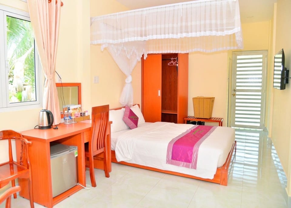 Desk, laptop workspace, free WiFi