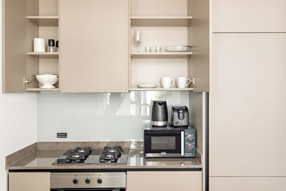 Premier Apartment | Private kitchen | Fridge, microwave, oven, stovetop