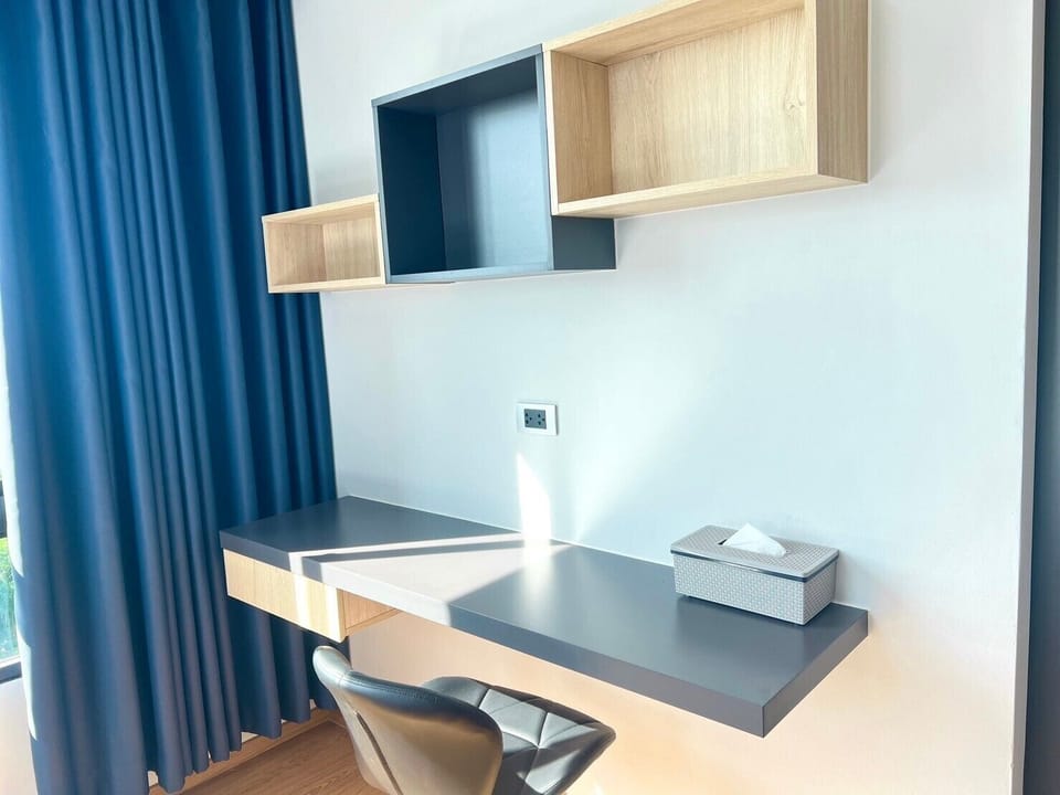 Basic Room, 2 Twin Beds, Non Smoking | Living area