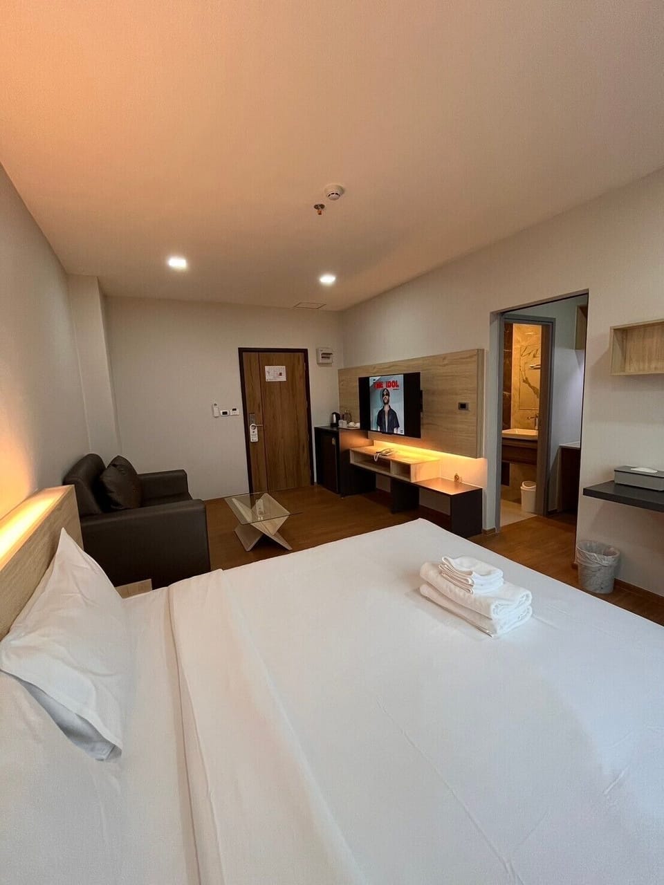 Basic Room | 1 bedroom, individually decorated, laptop workspace, blackout drapes