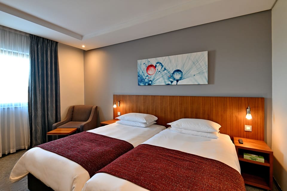 Premium bedding, in-room safe, desk, iron/ironing board