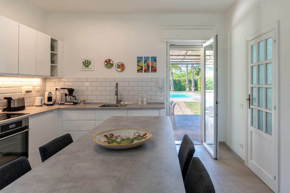Basic Villa | Dining room