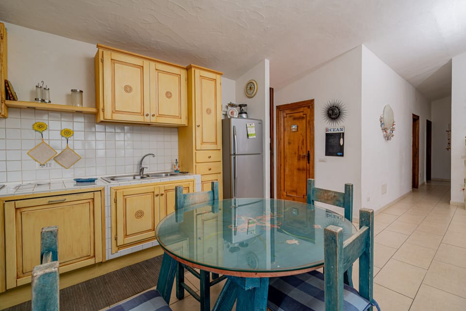 Basic Villa | Private kitchen | Full-size fridge, microwave, oven, stovetop