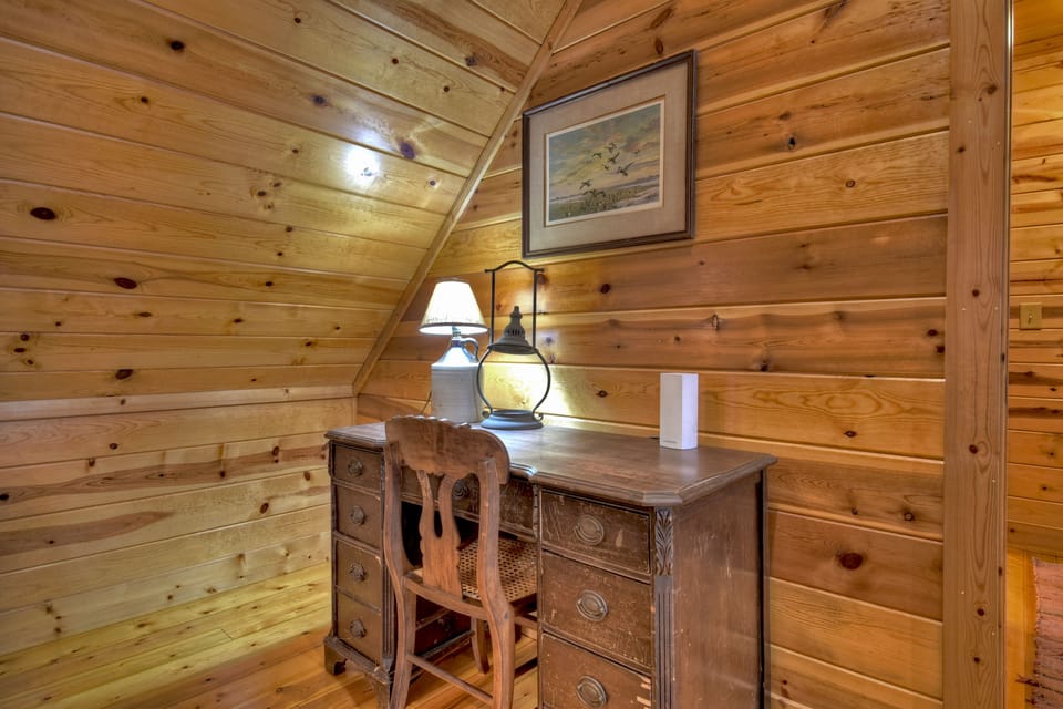This Ellijay cabin rental even has a desk area, so you can bring your work with you