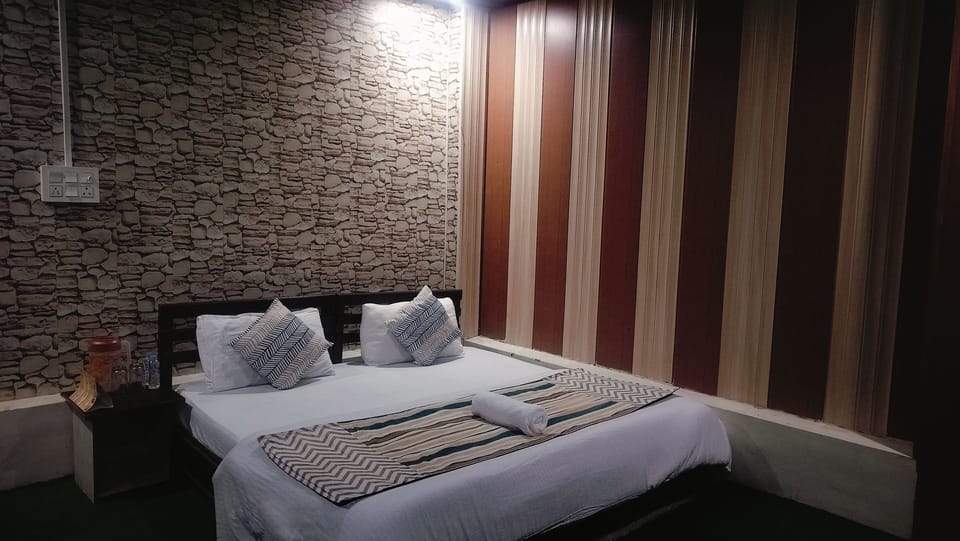 Standard Room | 1 bedroom, premium bedding, in-room safe, desk