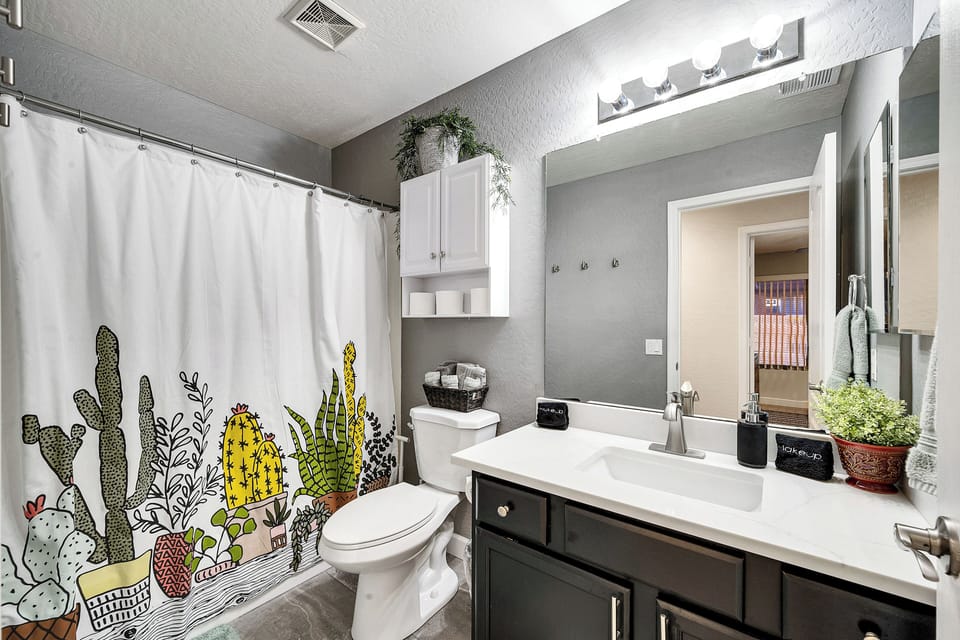 Gold Canyon Superstition Foothills Retreat w/ Pool Cottage in Gold Canyon