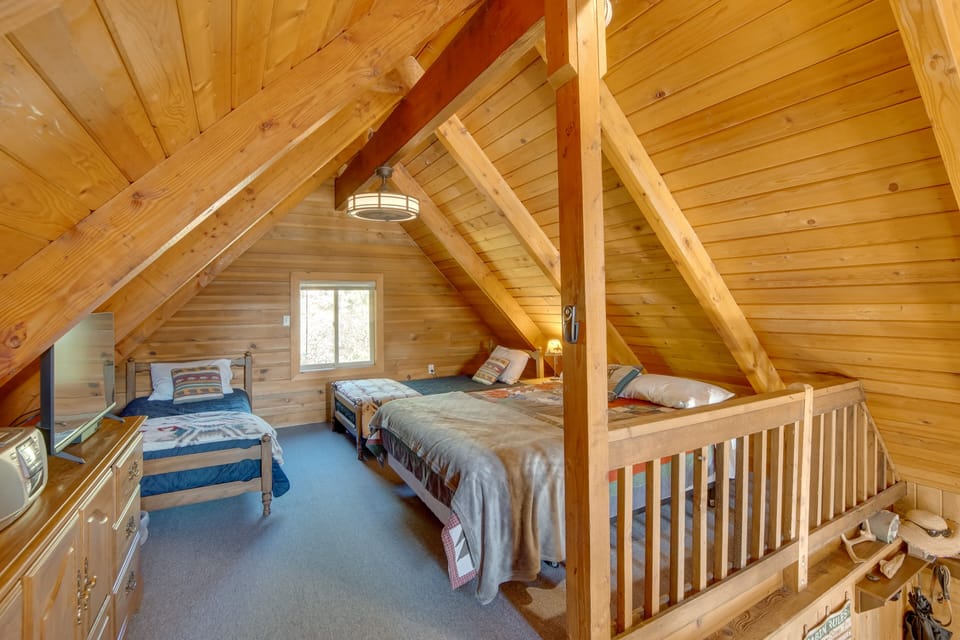 Cozy Easton Cabin on the Yakima River! Cottage in Roslyn