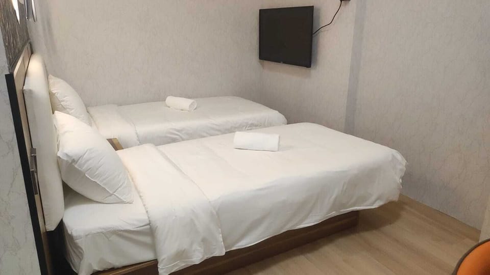 Superior Double or Twin Room | Desk, soundproofing, WiFi (free), bed sheets